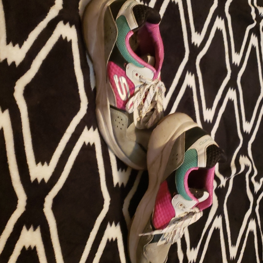Sketchers used size 9